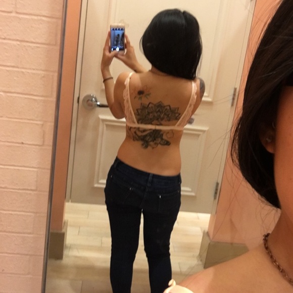 Meet Your Posher, Laura! - Picture 5 of 6